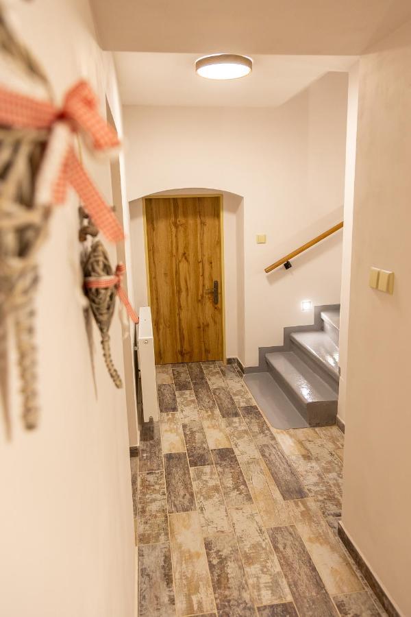 Prazdninovy Dum Valdik Villa Loket Bagian luar foto