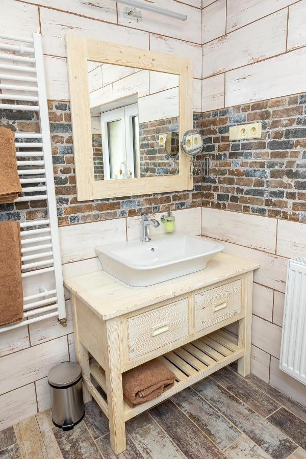 Prazdninovy Dum Valdik Villa Loket Bagian luar foto